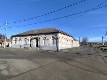 Eladó családi ház, Szirák 8 szoba 307 m² 36.5 M Ft