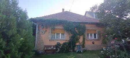 eladó családi ház, Tura