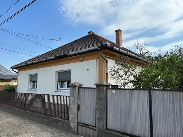 Eladó családi ház, Tura 2 szoba 75 m² 32.5 M Ft