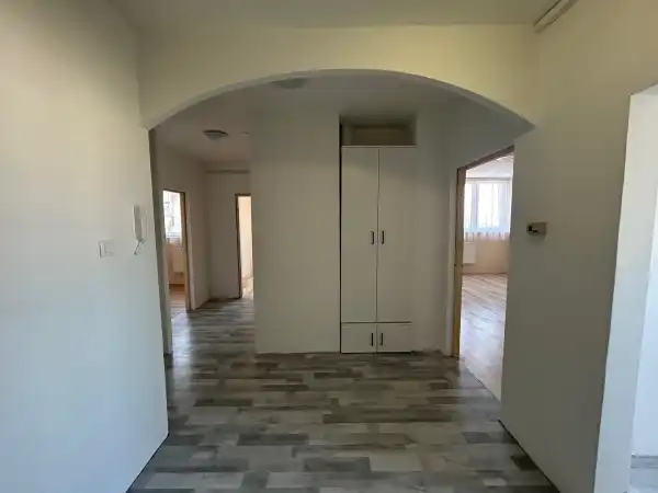 Eladó panellakás, Hatvan 2+1 szoba 71 m² 39.9 M Ft